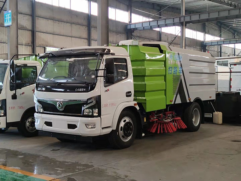 東風小多利卡5.5方掃路車